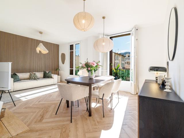 Riquier — rénové, deux balcons, immeuble Art déco 64m² Nice