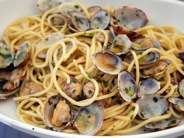 RISTORANTE CON LOUNGE BAR APERITIVI ADATTO ANCHE GARUM FOOD & DRINK VERAMENTE