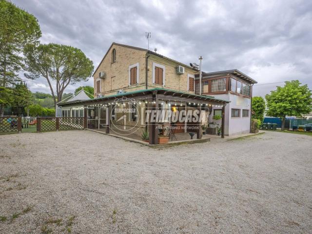 Ristorante in vendita a Monte Urano