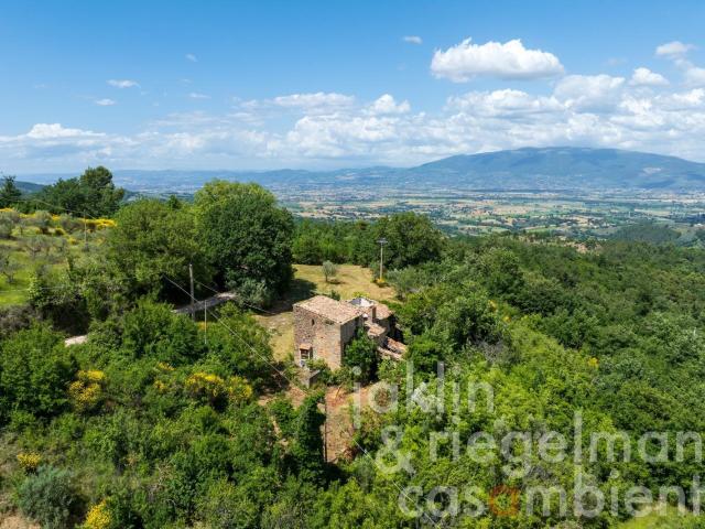 Ristrutturare, reinventare, rivitalizzare: una tenuta collin. 188m² Gualdo Cattaneo