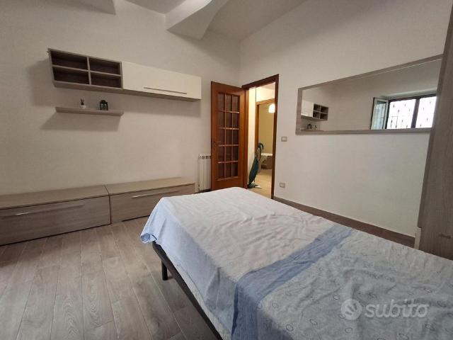 Ristrutturate camere in appartamento Via Lucania