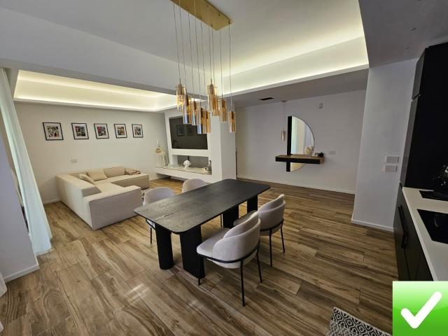Ristrutturato e Prestigioso 110 Mq Con Arredi Design Semicentrale