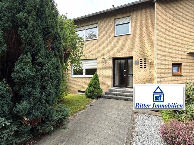 Ritter Immobilien e.K.: Solides Einfamilienhaus mit schönem Garten und Garage
