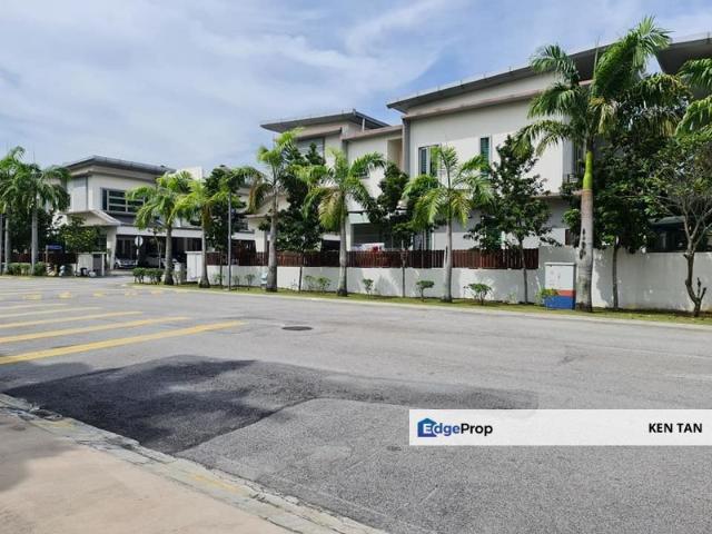 Ritz Residence Townhouse Duplex Lower Unit Full Furnished to LET