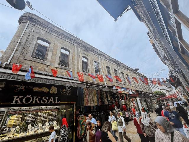 Riva Gymdn Kunduracılarda En Yoğun Lokasyonda 400 M2 İş Yeri