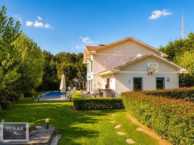 Rivada Ormanla İç İçe, 1.200 M² Kapalı Alanlı Satılık Malikâne