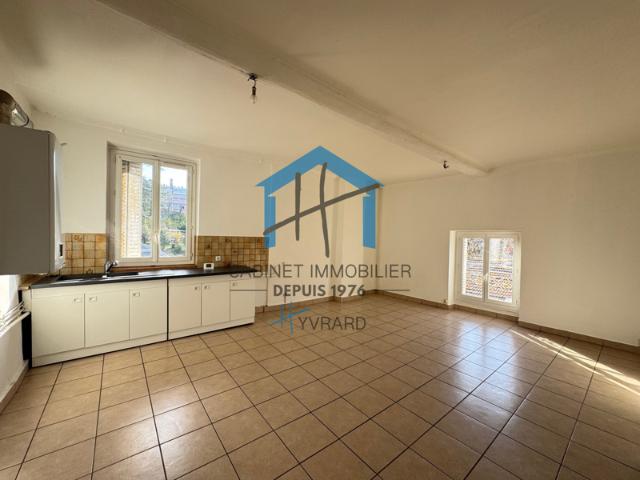 RIVE DE GIER F6 de 180m2 entièrement rénové