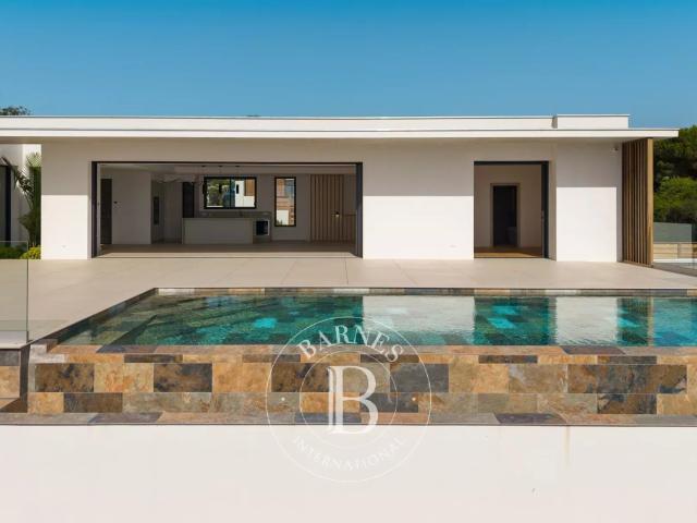 Rive Sud d’Ajaccio, Agosta, Villa contemporaine avec vue mer. 286m² Pietrosella