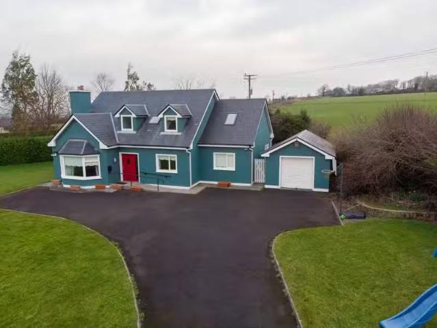 Rivendell, Clogher, Ballymacelligott, Co. Kerry, V92Y224 is fo.
