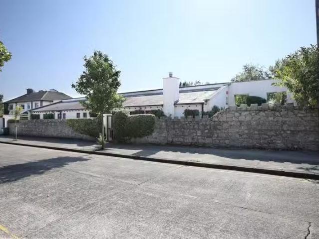 Rivendell, Silchester Park, Glasthule, Co. Dublin, A96A3V9 is.
