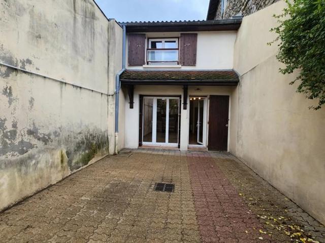 RIVES MAISON DE VILLAGE T3 + TERRASSE