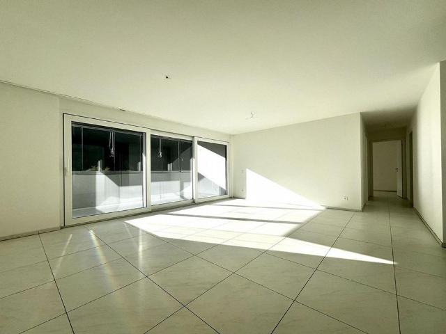 RIVERA – 4.5 room apartment with glass veranda for rent