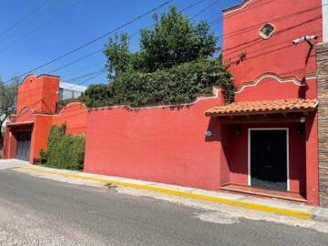 Rivera de los Sabinos. VENTA Casa con cuarto de servicio, alberca, 4 recámaras