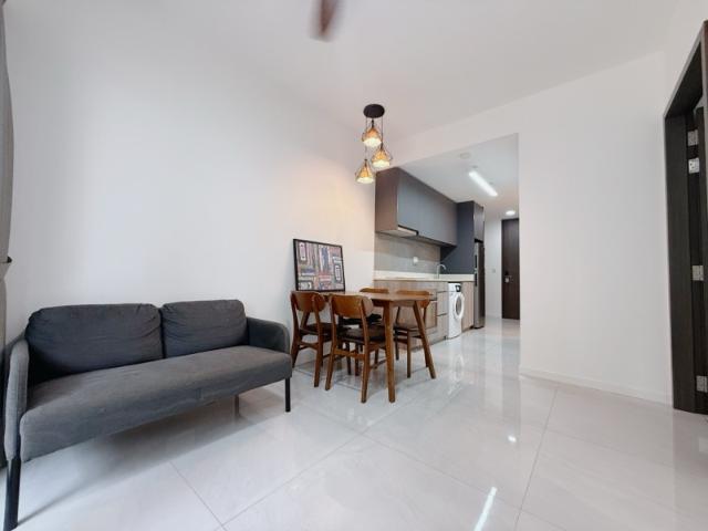Riverfront Residences Condominium For Sale, $810,000, 1 Bed 1 Bath 517 sqft $1,567.00 psf