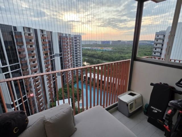 Riverfront Residences Condominium For Sale, $850,000, 1 Bed 1 Bath 463 sqft $1,836.00 psf