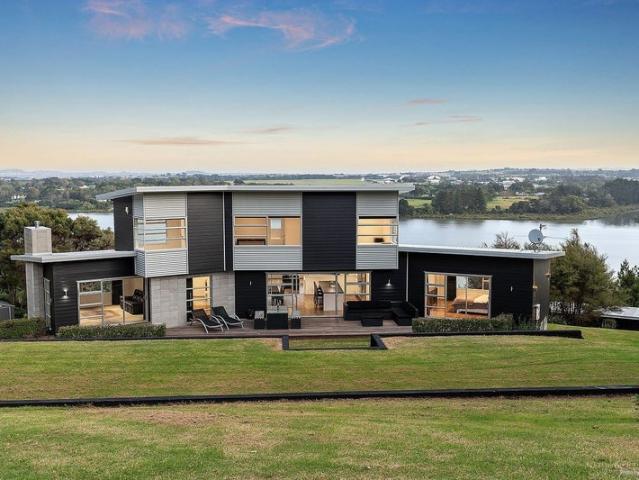 riverhead, 4 bedrooms