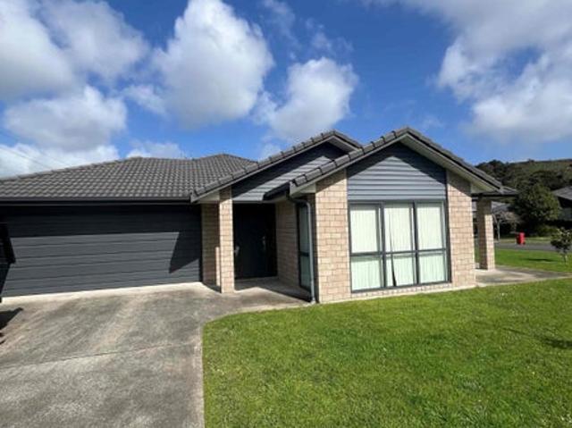 riverhead, 4 bedrooms