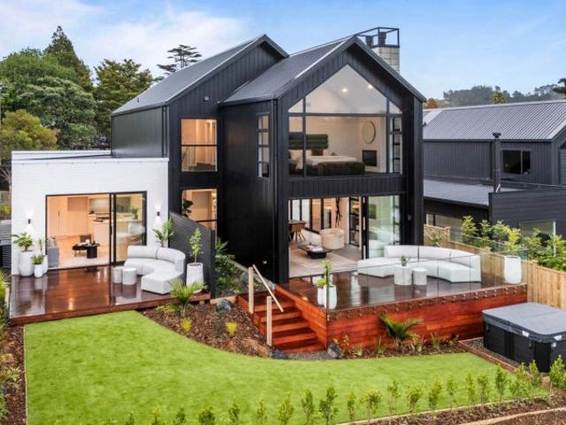 riverhead, 5 bedrooms