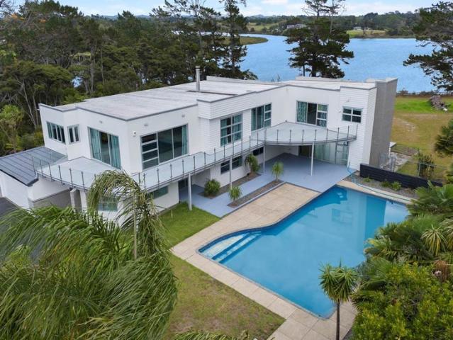 riverhead, 5 bedrooms