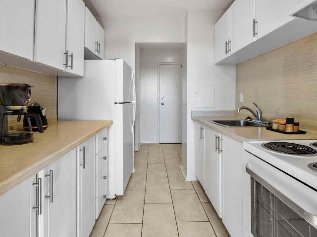 Riverside Towers 1 Bedroom Apartment for Rent at 1735 Frobisher Lane, Ottawa, ON K1G 3P7 Riverview