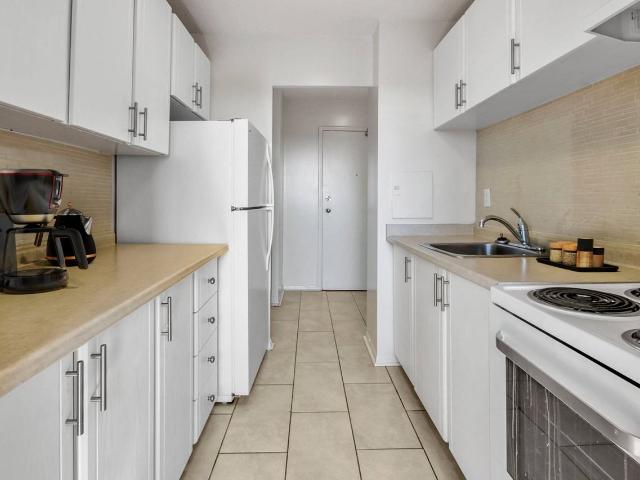 Riverside Towers 1 Bedroom Apartment for Rent at 1735 Frobisher Lane, Ottawa, ON K1G 3P7 Riverview