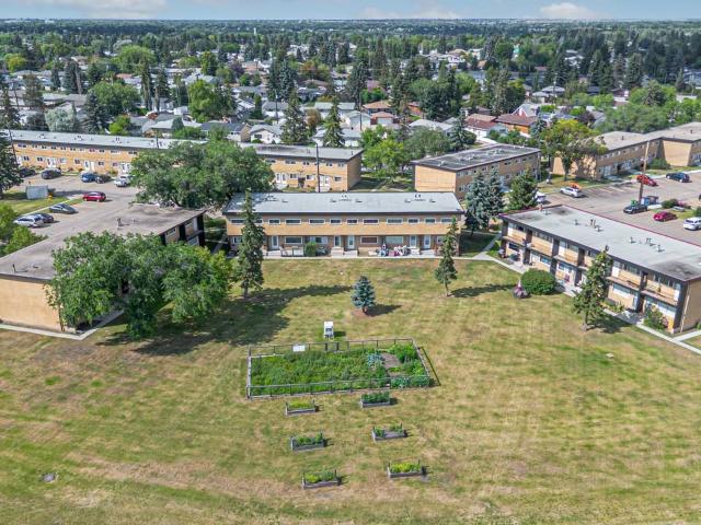 Rivervalley Townhomes 2 Bedroom Apartment for Rent at 4519 101a Ave Nw, Edmonton, AB T6A 0L3 Gold Bar