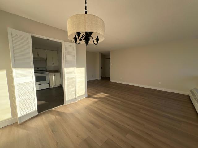Riverview Park West 1 Bedroom Apartment for Rent at 30 Mcewen Ave, Ottawa, ON K2B 5K8 Woodroffe North