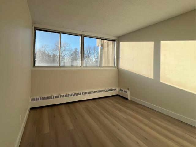 Riverview Park West 2 Bedroom Apartment for Rent at 30 Mcewen Ave, Ottawa, ON K2B 5K8 Woodroffe North