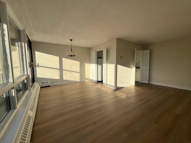 Riverview Park West 2 Bedroom Apartment for Rent at 30 Mcewen Ave, Ottawa, ON K2B 5K8 Woodroffe North