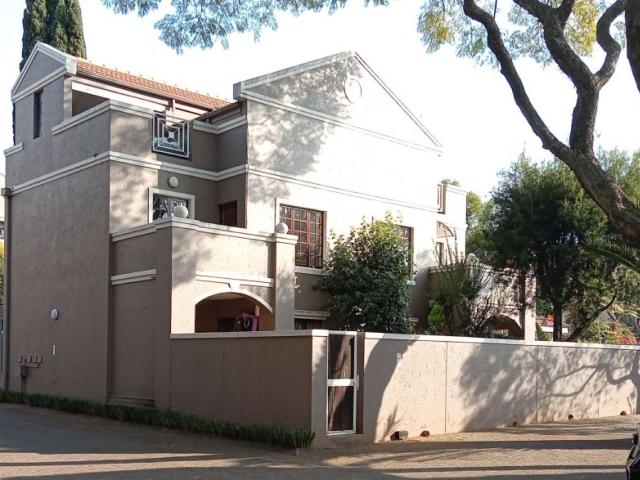 Riviera 2 bed flat with communal pool living