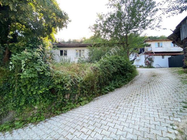 Roma ‘ Dan Tüfekçikonak Mh. Satılık Köy Evi Ve Arsası