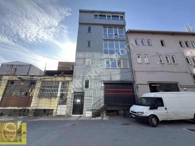 Roma' Dan Vişne Caddesi Yakını Satılık Komple İş Yeri