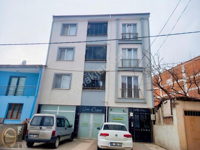 Roma' Dan Cerrah' Da Cadde Üzeri Satılık Daire