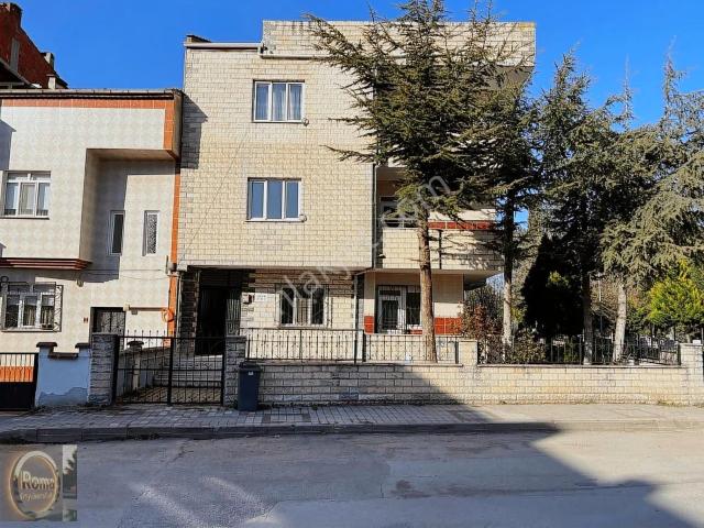 Roma' Dan Kemalpaşa Mahallesi' Nde Kiralık Daire