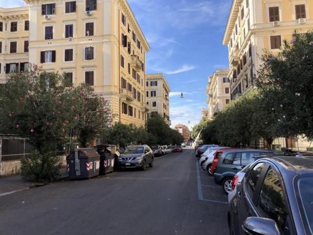 ROMA, Pinciano, Via Alessandro Scarlatti, ampio locale commerciale locato