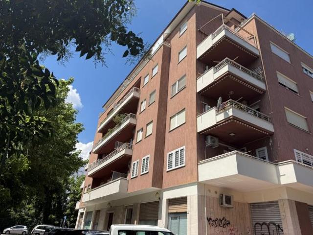 Roma Talenti Appartamento di ampia metratura piano alto