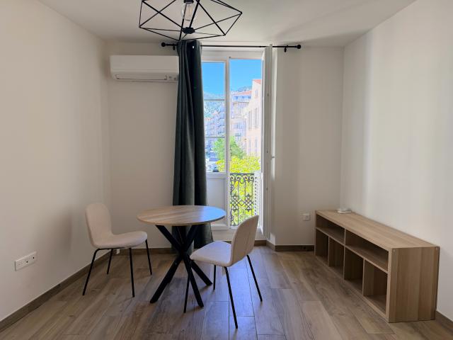 ROMAIN: notre studio rénové en centre ville