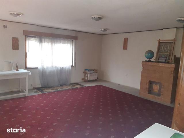 Romana, casa 4cam 2 gr.san CT, pt muncitori, 650e/luna
