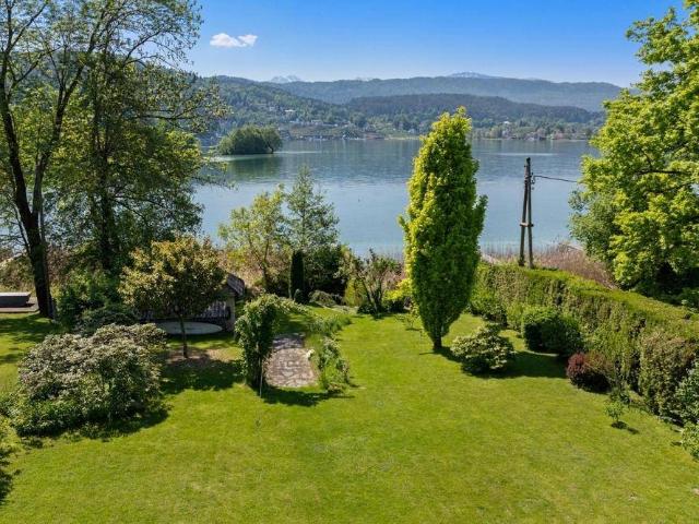 Romantische Seeliegenschaft