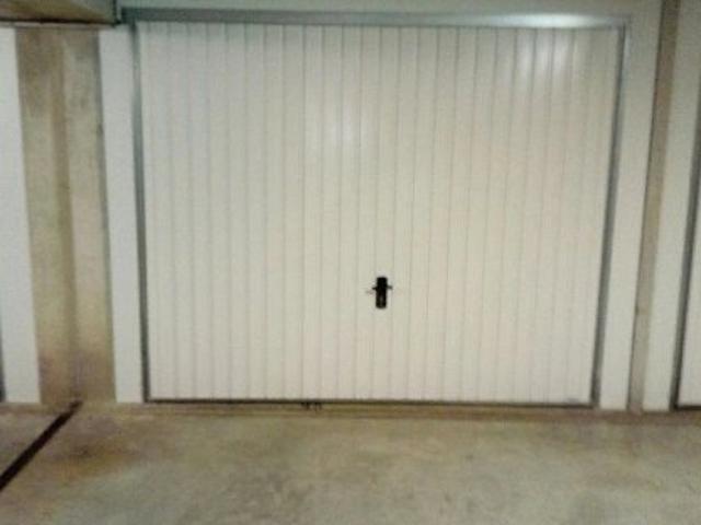 Rond point du Prado garage