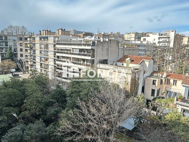 ROND POINT DU PRADO Type 2 avec terrasse, balcon, cave et parking en sous sol