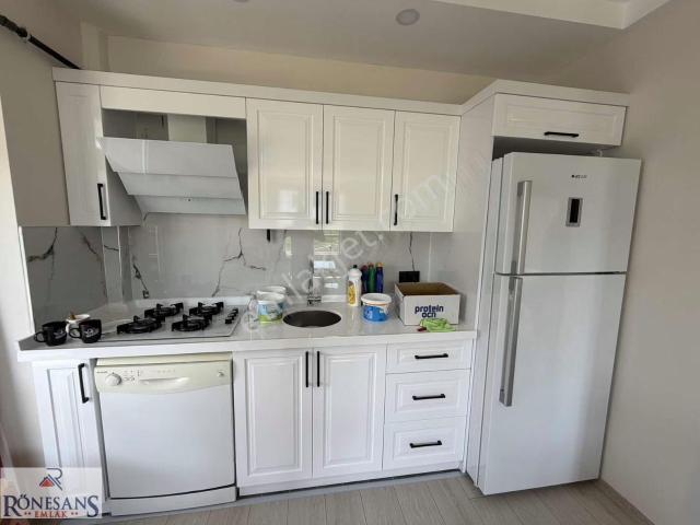 Rönesans Emlak'tan Eşyalı Ulaşıma Yakın Kiralık 1+1
