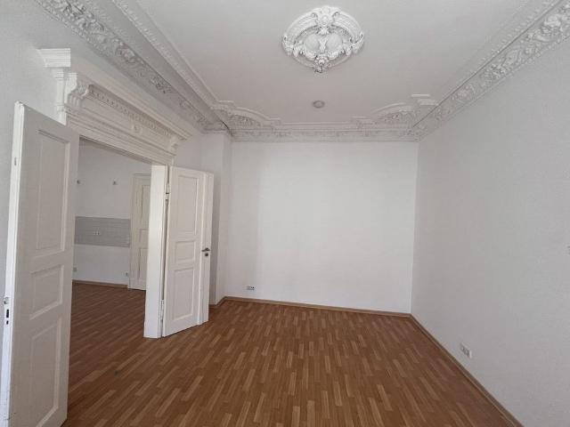 Ronneburg, Zentrale, barrierefreie Wohnung mit eleganten Stuckdecken ME3