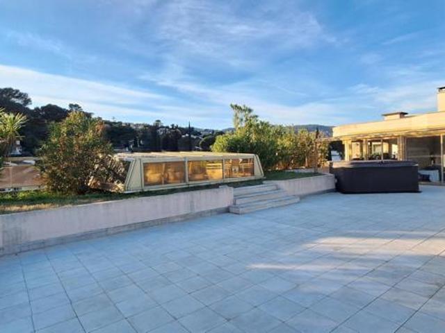 Rooftop unique 250 m² extérieurs, vue 280°
