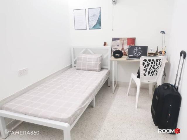 Room near IOI Mall ️, walking distance to IOI Mall and LRT station ‍♂️
