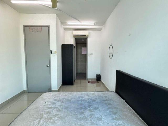 Room Near MRT/LRT | Easy Access to City