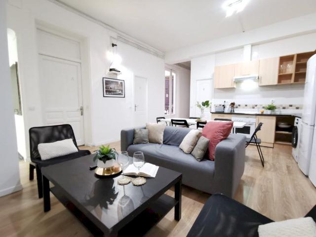 Comfortable room on Preciados Street