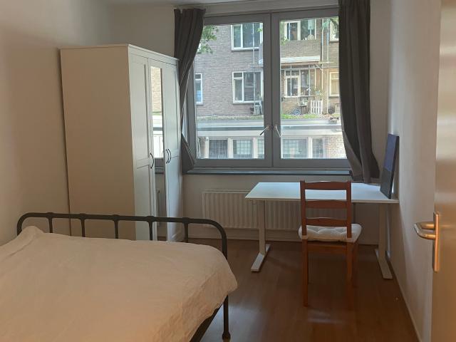Room near to Blaak with registration