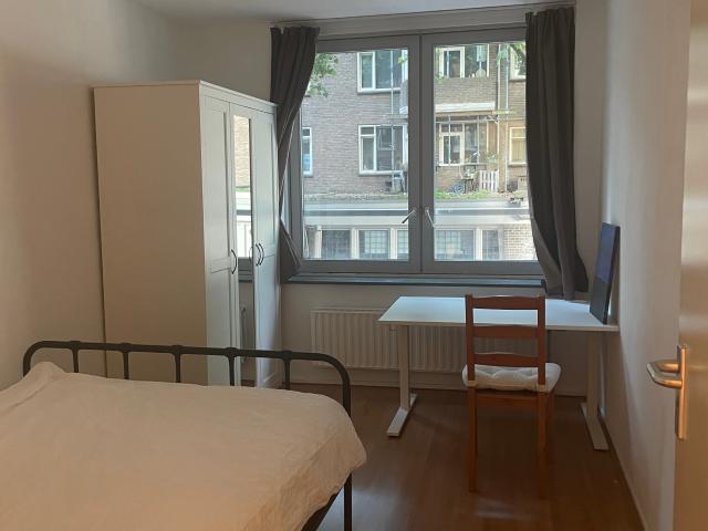Room near to Blaak with registration