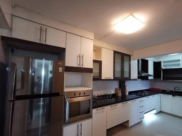 room / Outram, Tangjong Pagar, Chinatown MRT / Common room / 1 2 pax stay / Available April